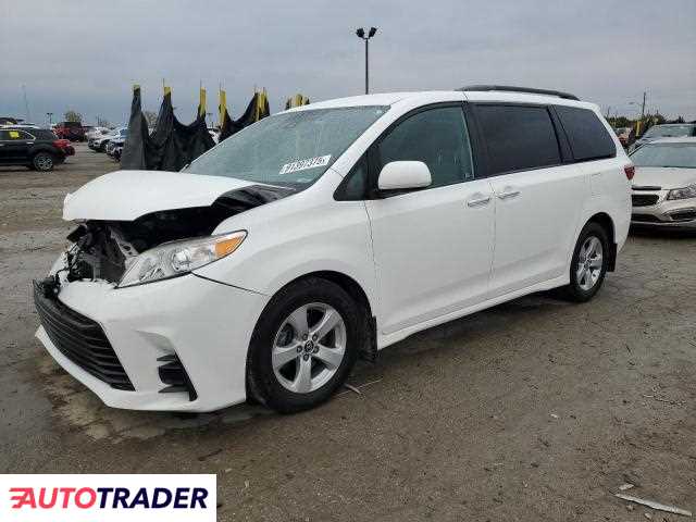 Toyota Sienna 2020 3