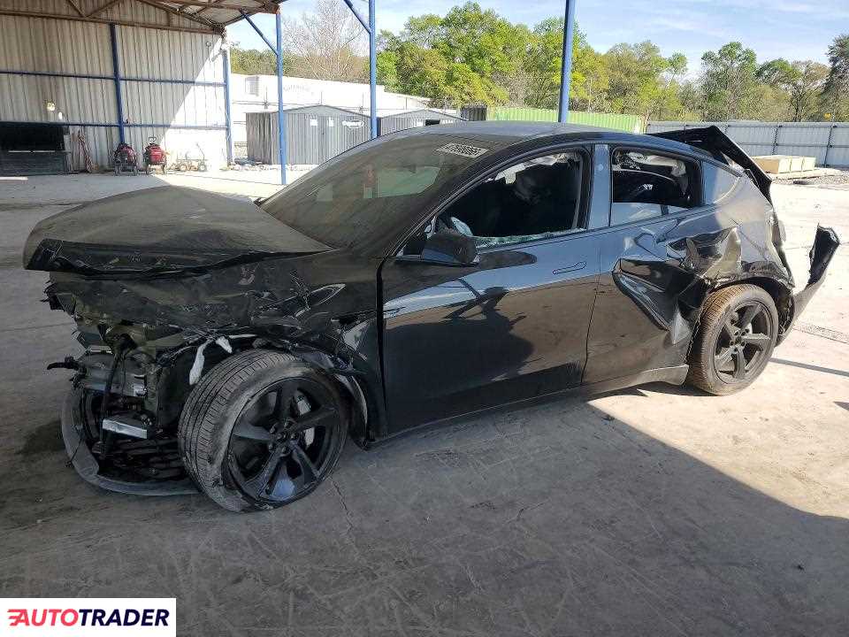 Tesla Model Y 2026