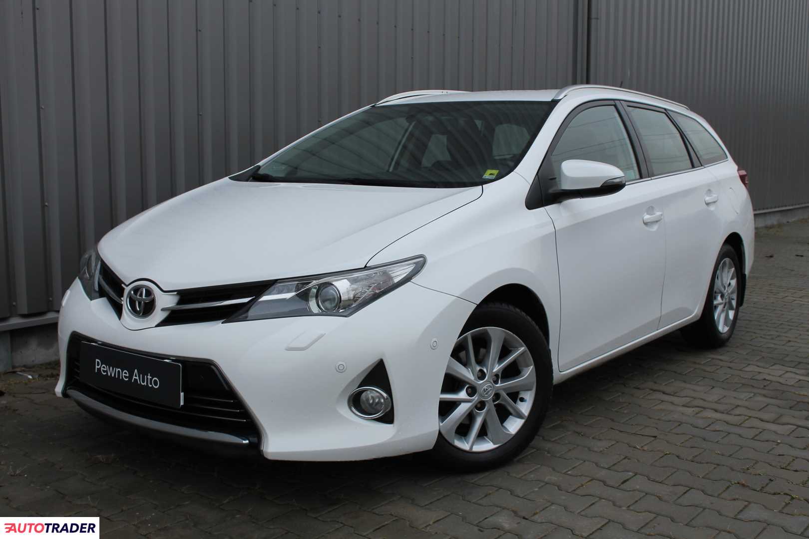 Toyota Auris 2014 1.6 132 KM