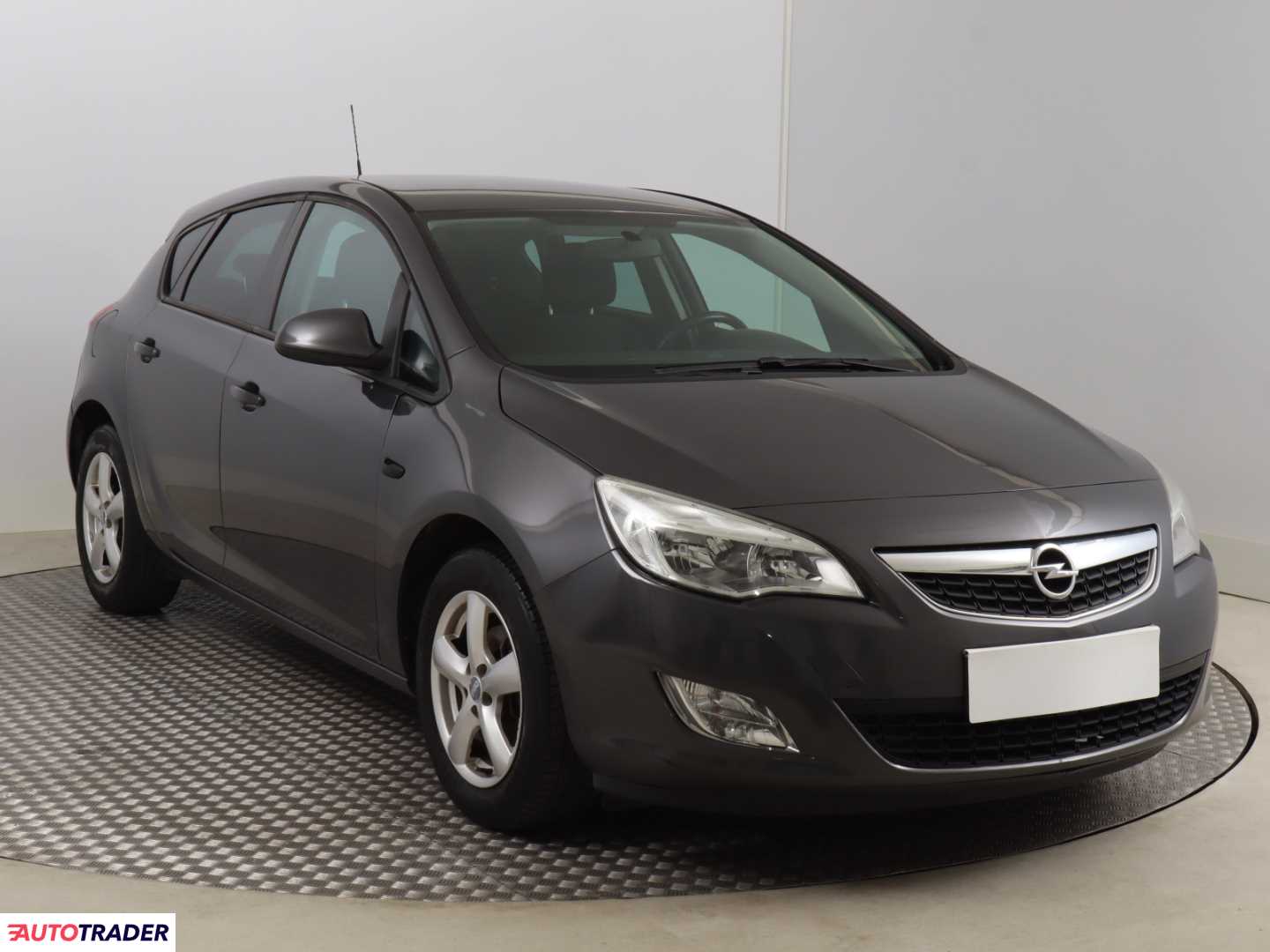Opel Astra 2011 1.4 138 KM