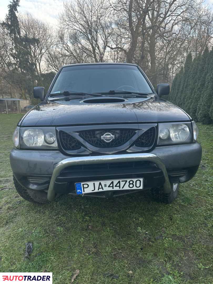 Nissan Terrano 2000 2.7 92 KM