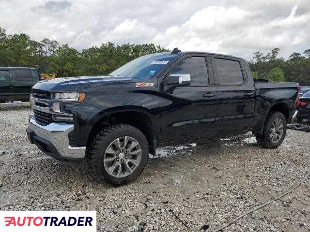 Chevrolet Silverado 5.0 benzyna 2022r. (HOUSTON)