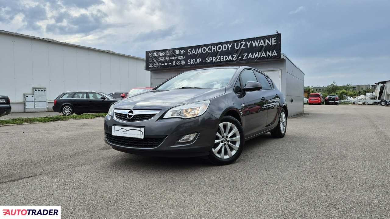 Opel Astra 2012 1.4 140 KM