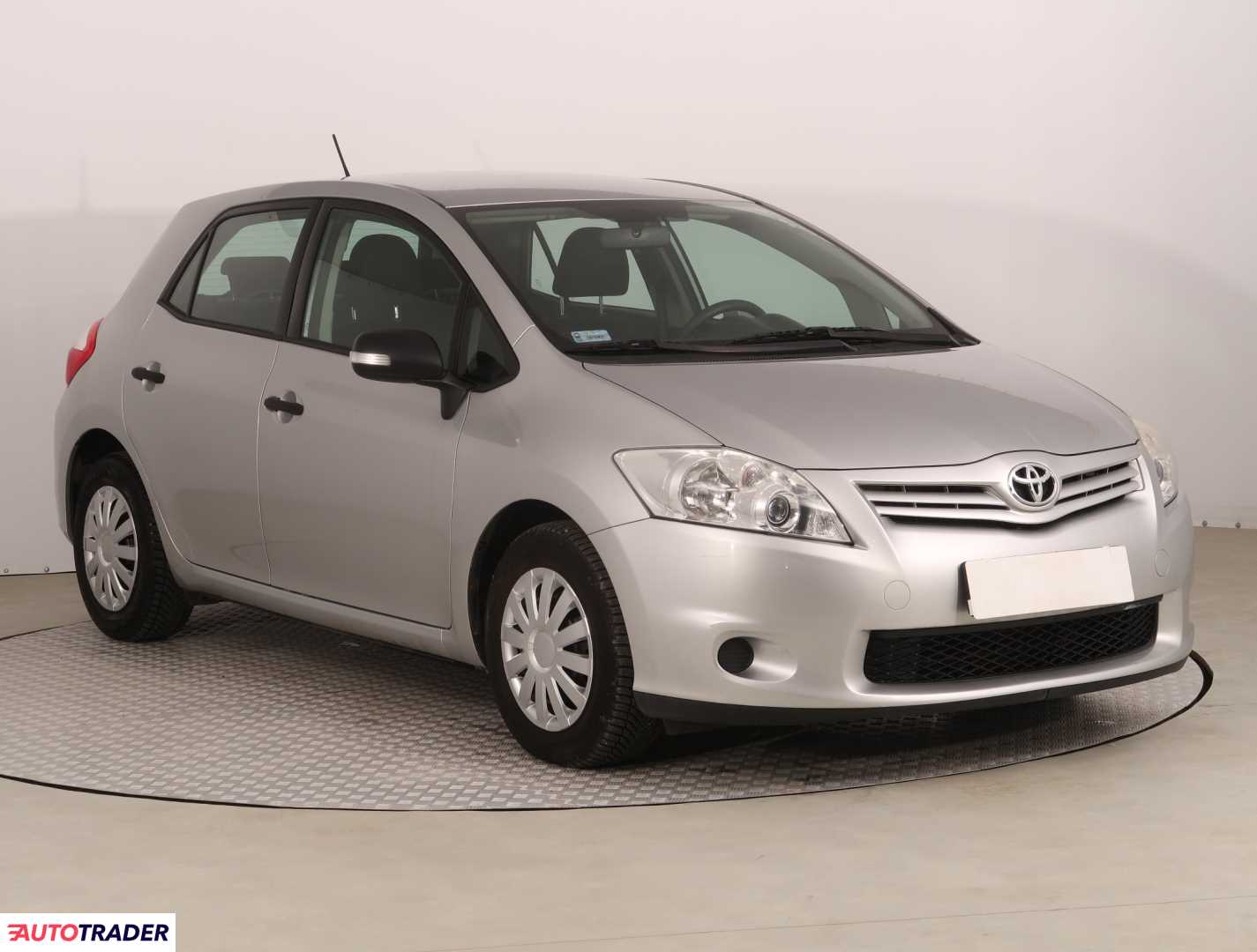 Toyota Auris 1.3 97 KM 2011r. (Piaseczno)