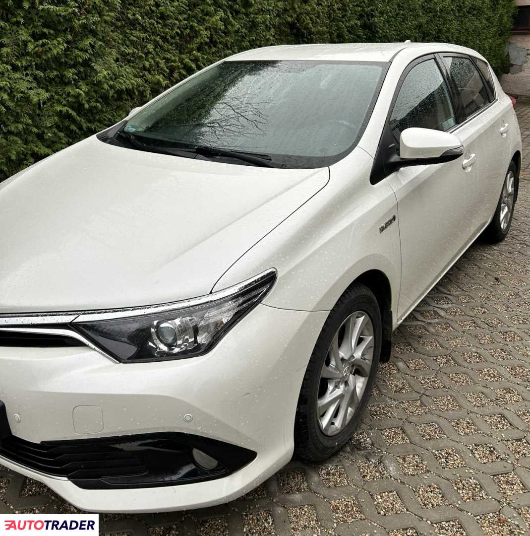 Toyota Auris 1.8 hybrydowy 136 KM 2016r.