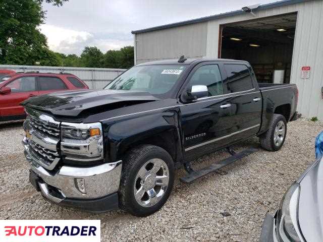 Chevrolet Silverado 5.0 benzyna 2018r. (KANSAS CITY)