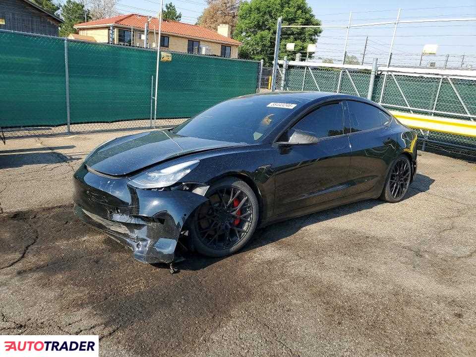 Tesla Model 3 2020