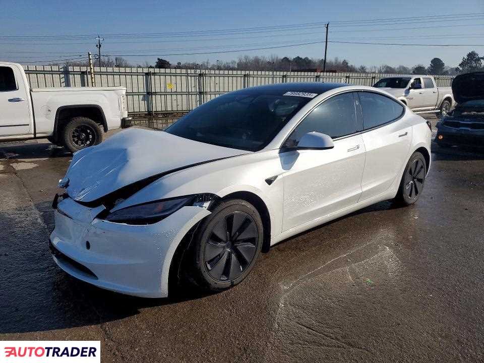 Tesla Model 3 2024