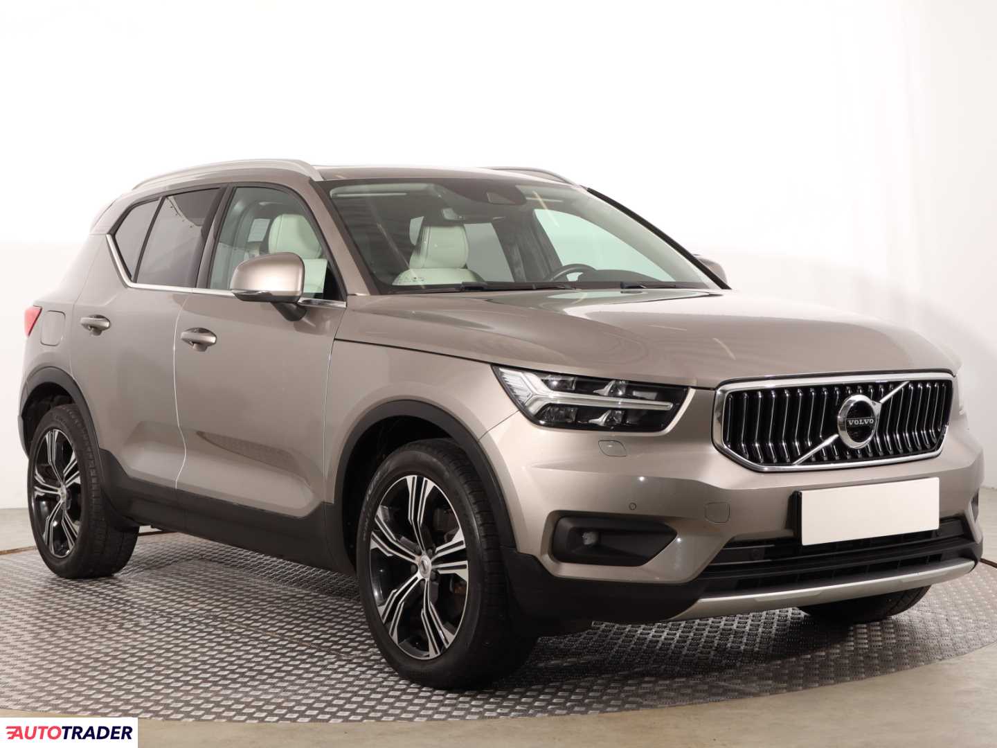 Volvo XC40 2019 2.0 187 KM
