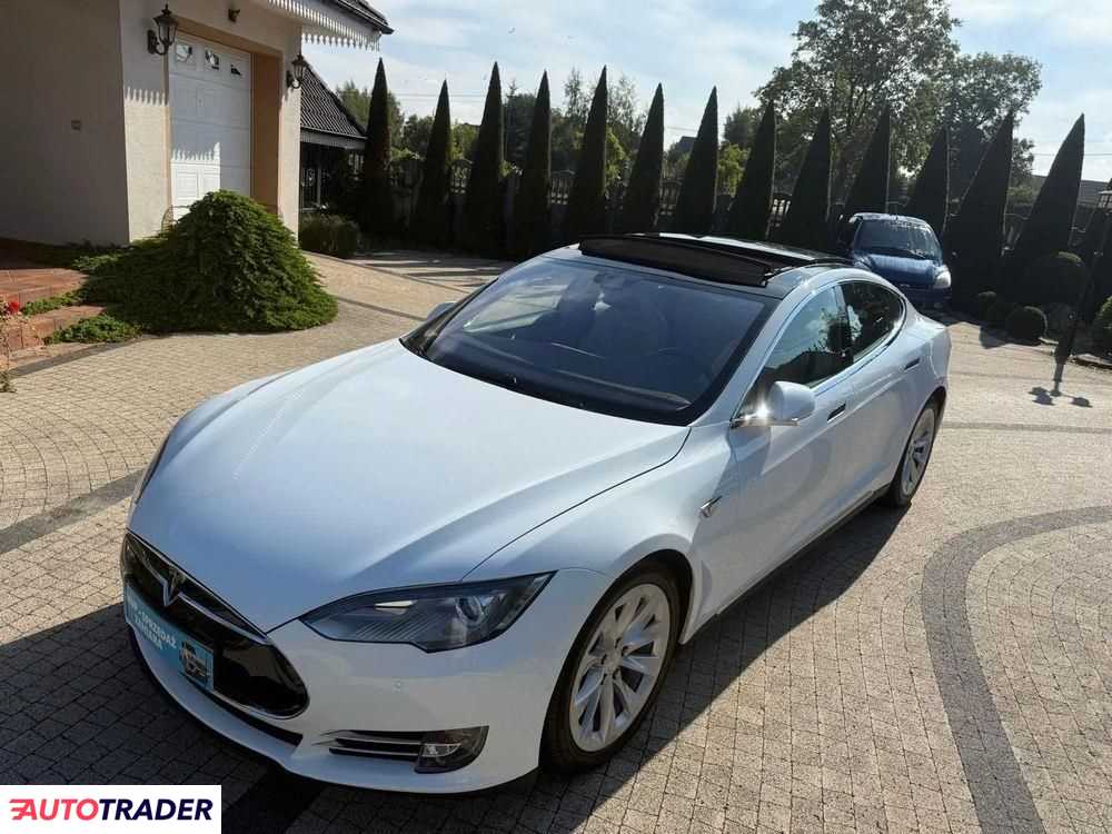Tesla Model S 2017 525 KM Tesla Model S 2017 525 KM