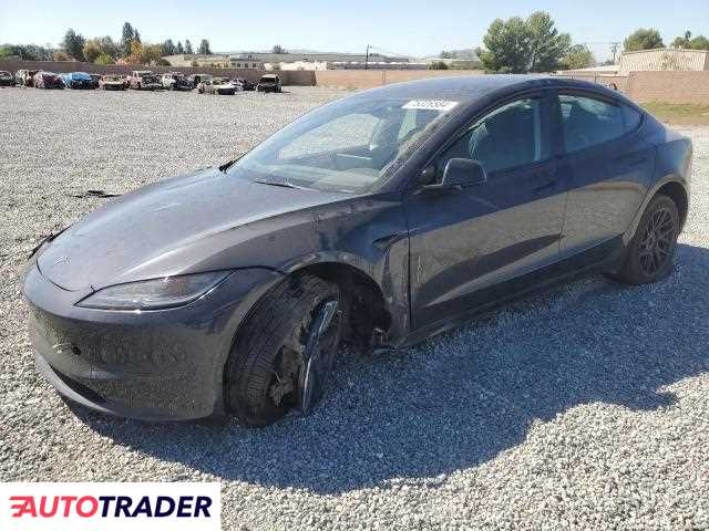 Tesla Model 3 benzyna 2024r. (MENTONE)