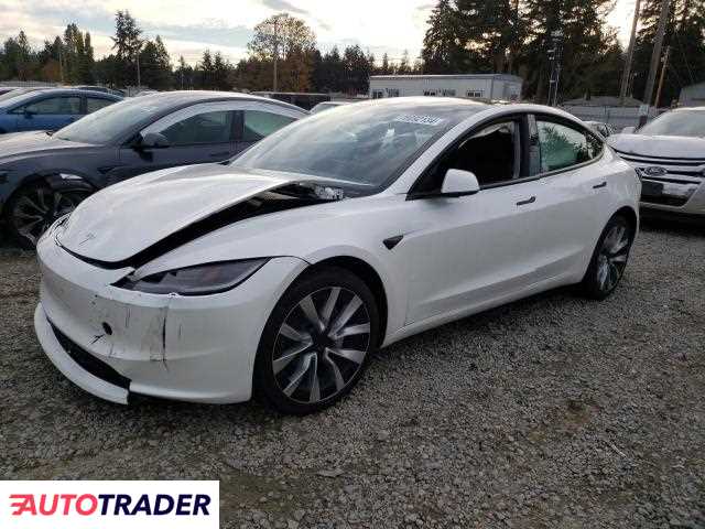 Tesla Model 3 benzyna 2024r. (GRAHAM)