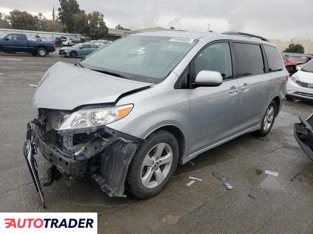 Toyota Sienna 2019 3