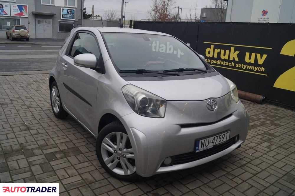 Toyota iQ 2011 1.3 98 KM