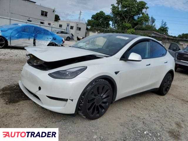 Tesla Model Y benzyna 2023r. (OPA LOCKA)