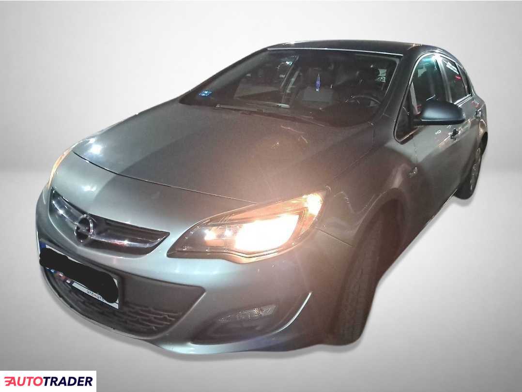 Opel Astra 2014 1.6 113 KM