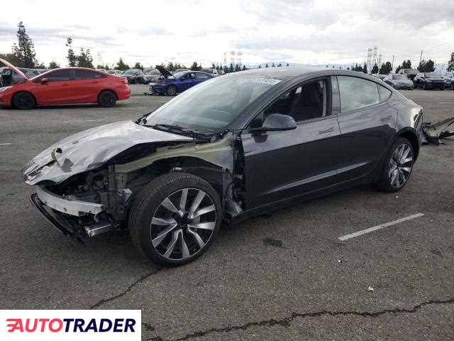 Tesla Model 3 2025