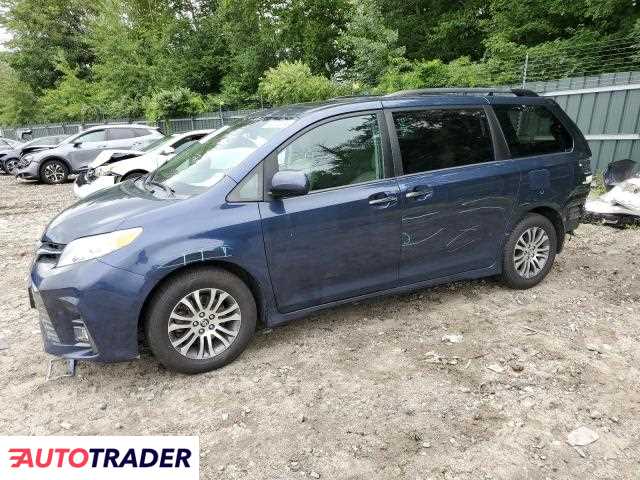 Toyota Sienna 2019 3