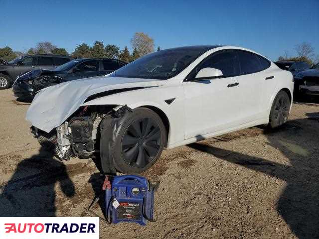 Tesla Model S 2021