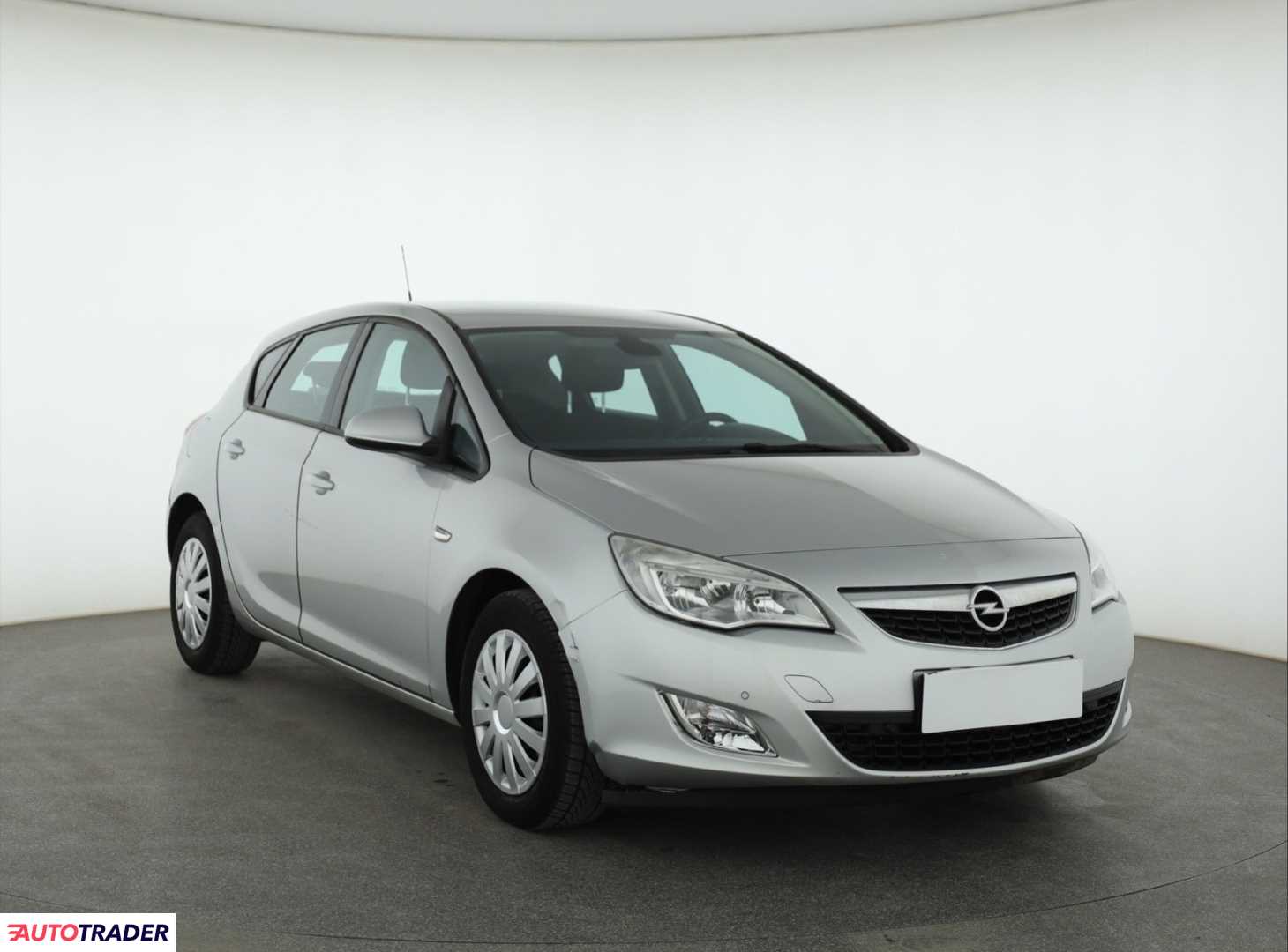 Opel Astra 2011 1.6 113 KM
