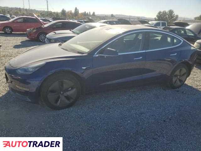 Tesla Model 3 benzyna 2019r. (MENTONE)