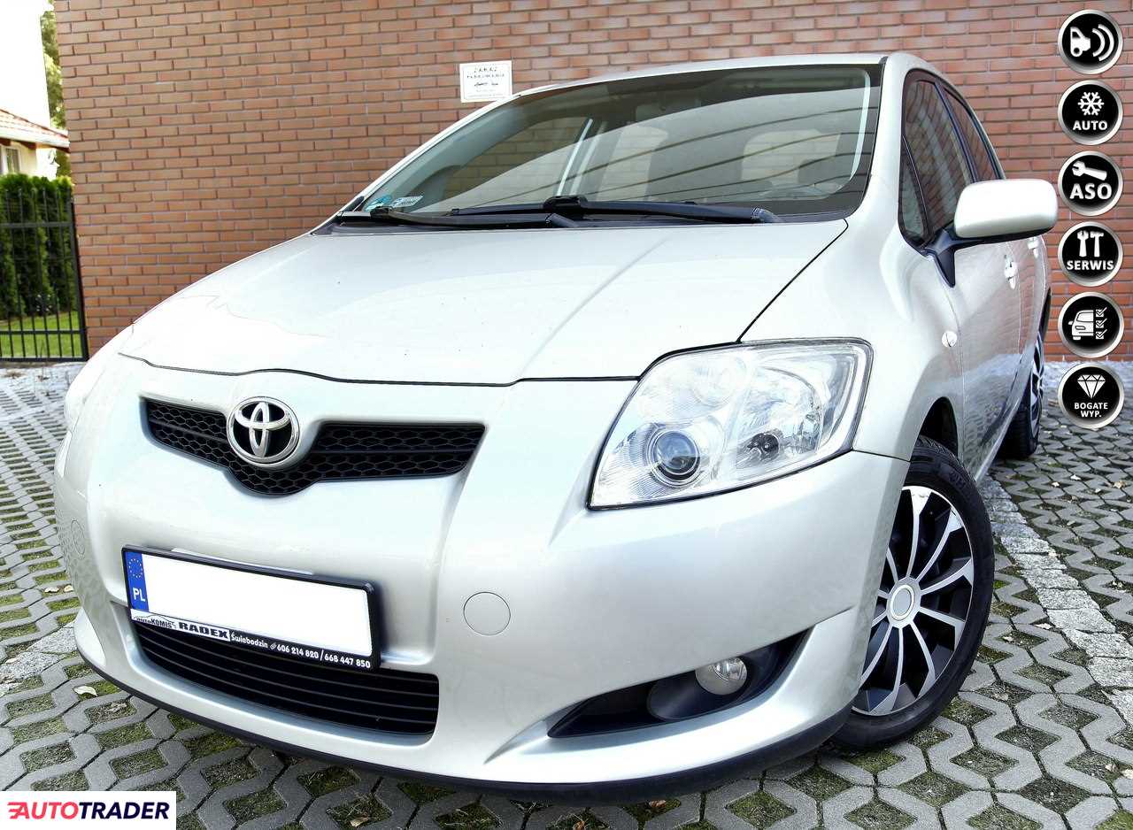 Toyota Auris 2010 1.3 105 KM Toyota Auris 2010 1.3 105 KM