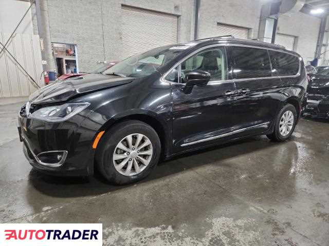 Chrysler Pacifica 2019 3