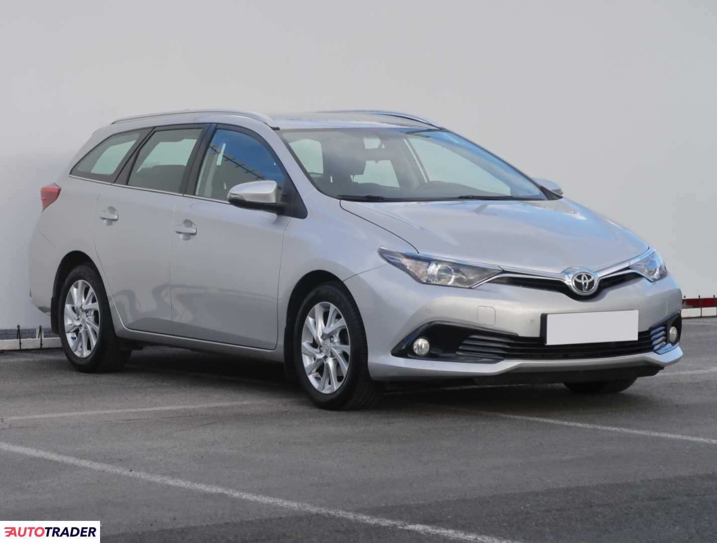 Toyota Auris 2015 1.6 130 KM