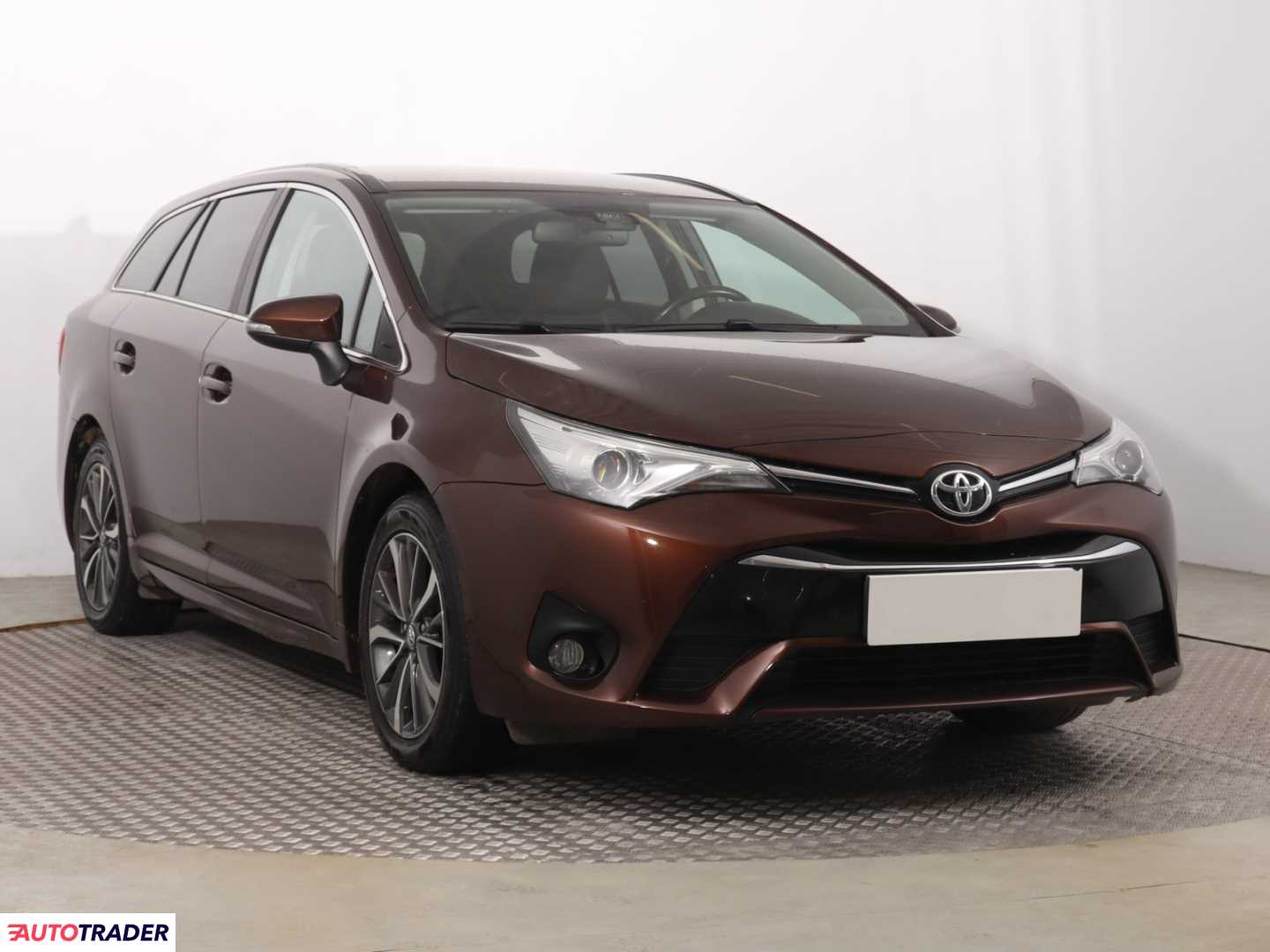 Toyota Avensis 2015 1.6 109 KM