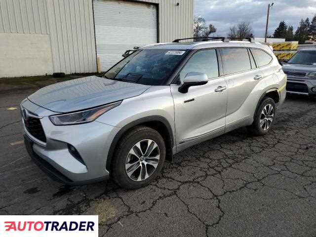 Toyota Highlander 2.0 hybrydowy 2021r. (WOODBURN)