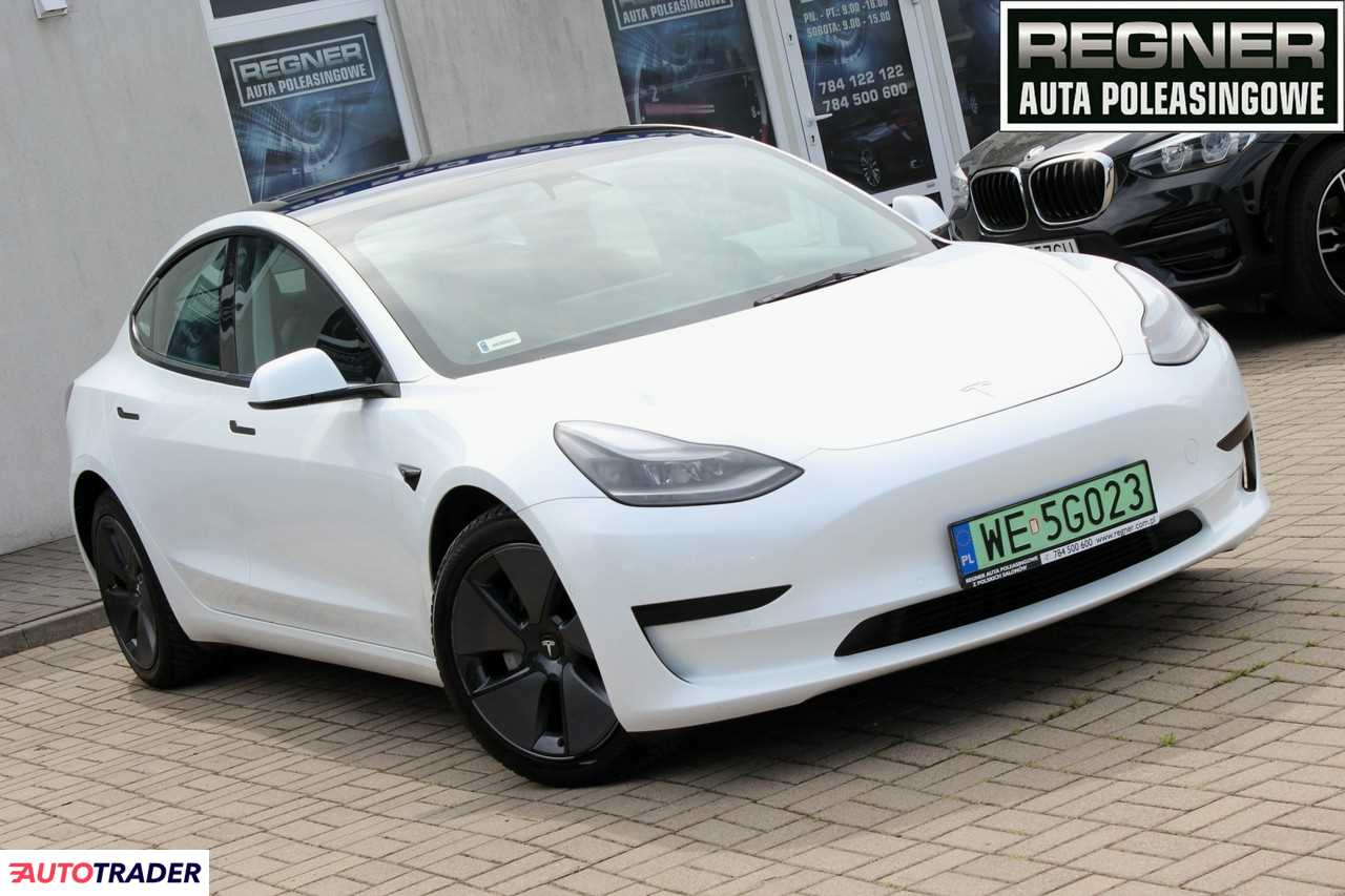 Tesla Model 3 2021 325 KM Tesla Model 3 2021 325 KM