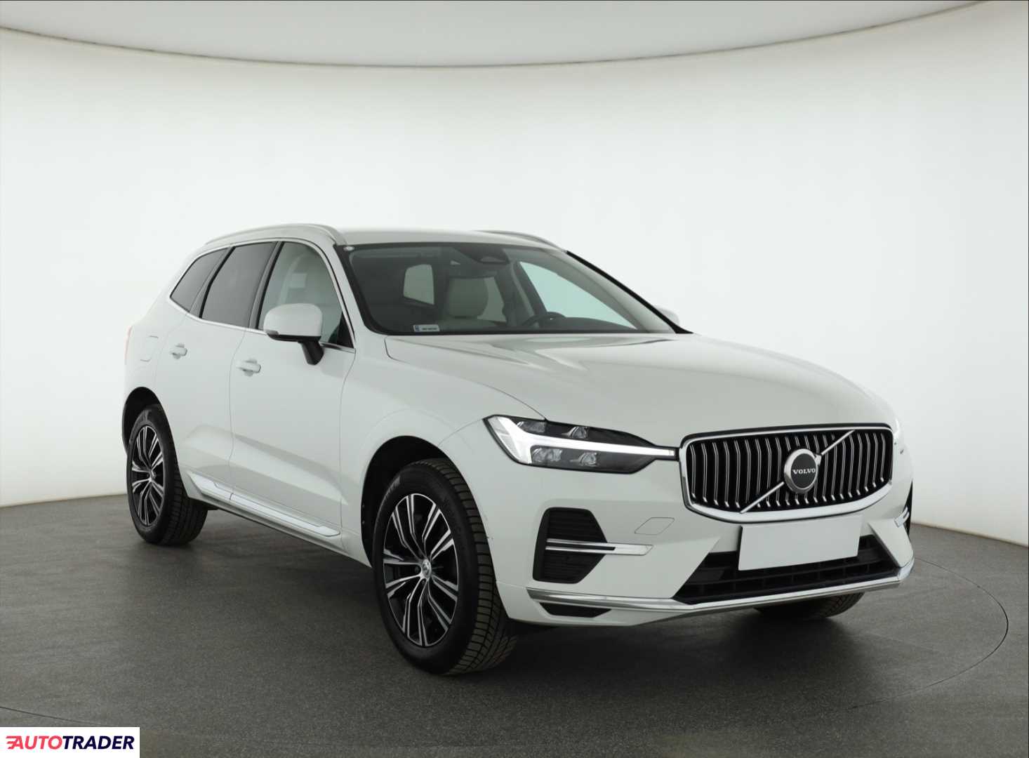 Volvo XC60 2022 2.0 194 KM