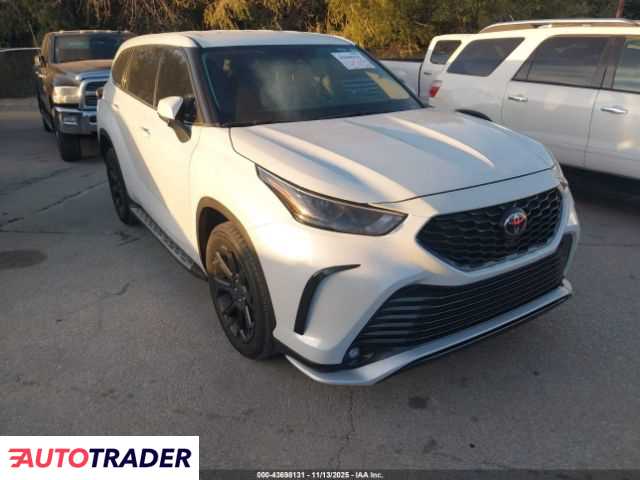 Toyota Highlander 2022 3