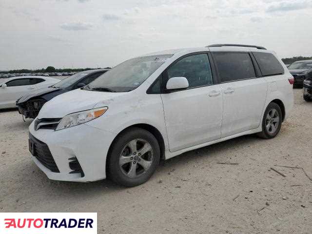 Toyota Sienna 2019 3