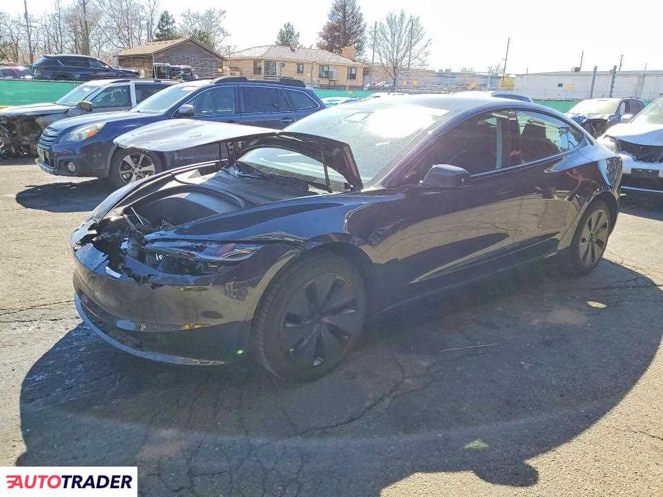 Tesla Model 3 2024