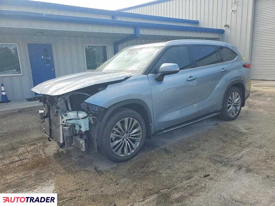 Toyota Highlander 2021 3