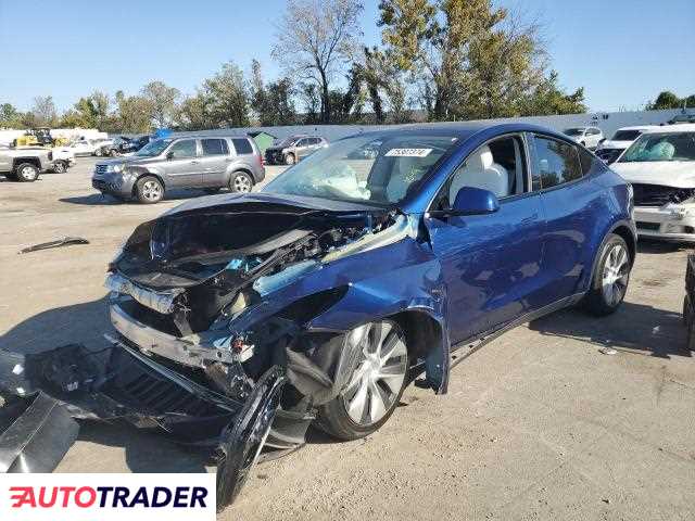 Tesla Model Y benzyna 2024r. (BRIDGETON)