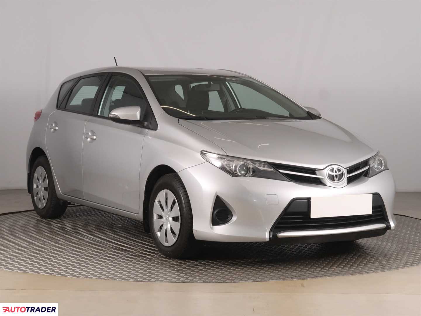 Toyota Auris 2015 1.6 130 KM
