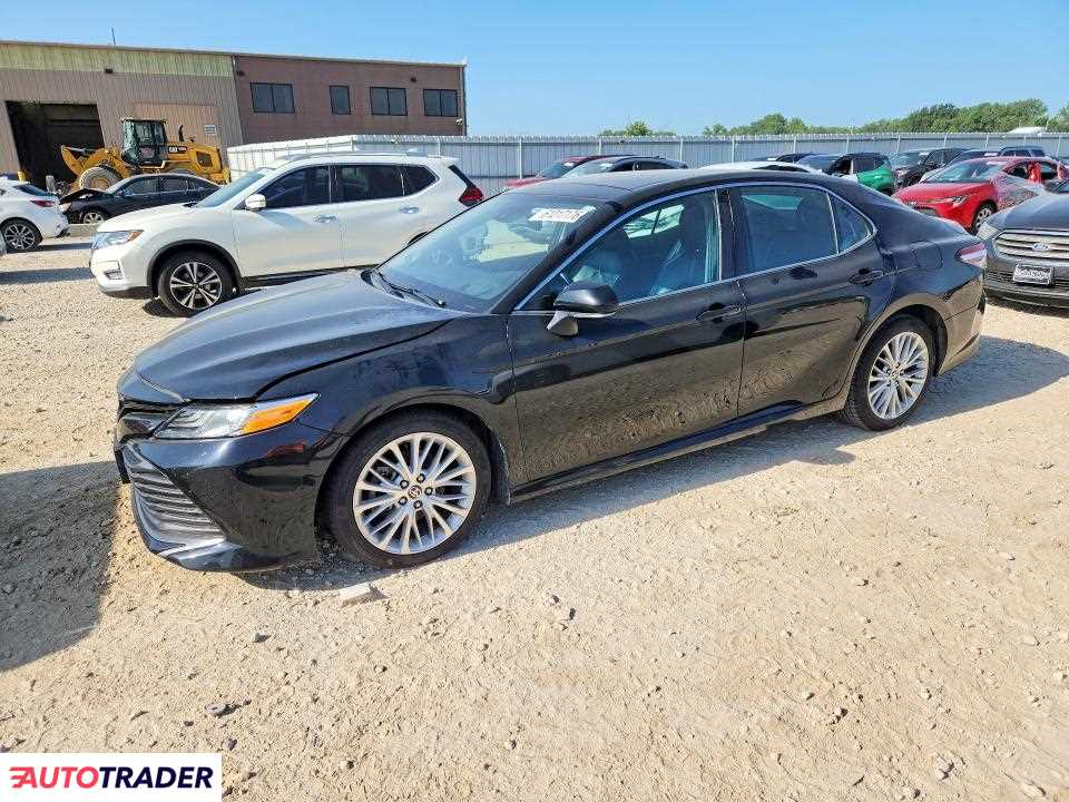 Toyota Camry 2020 3
