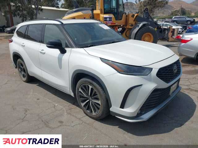 Toyota Highlander 2021 3