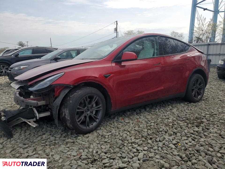 Tesla Model Y 2025