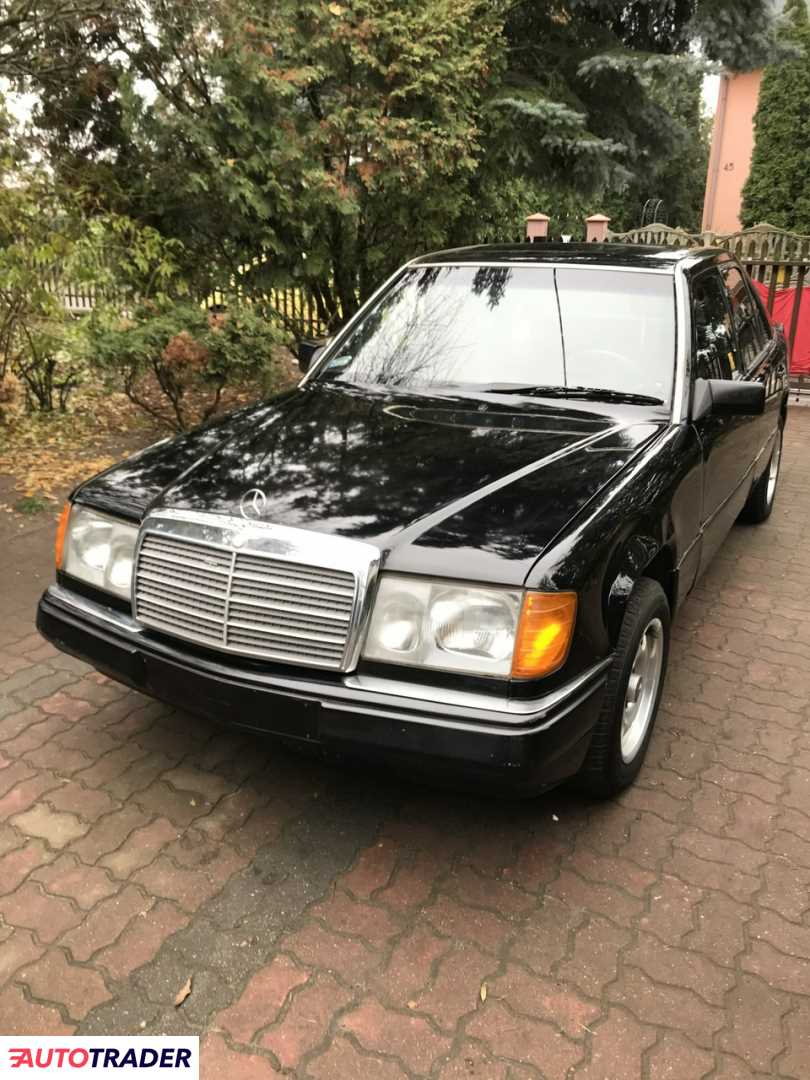 Mercedes W-124 1992 2.5 126 KM