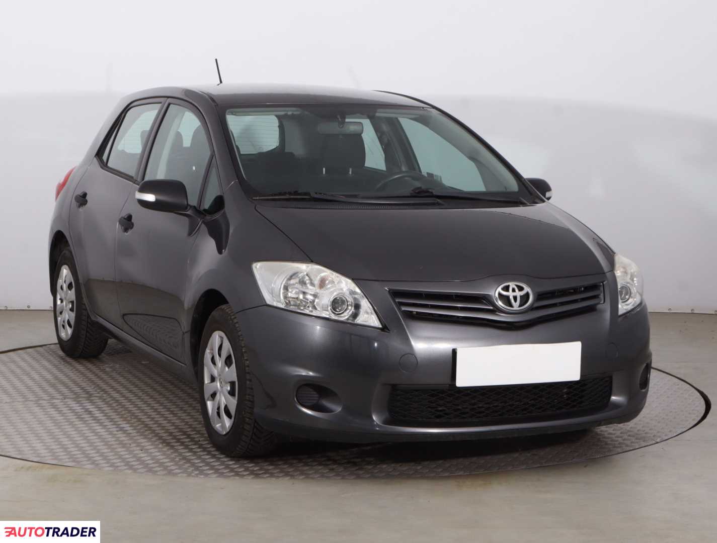 Toyota Auris 2011 1.3 97 KM