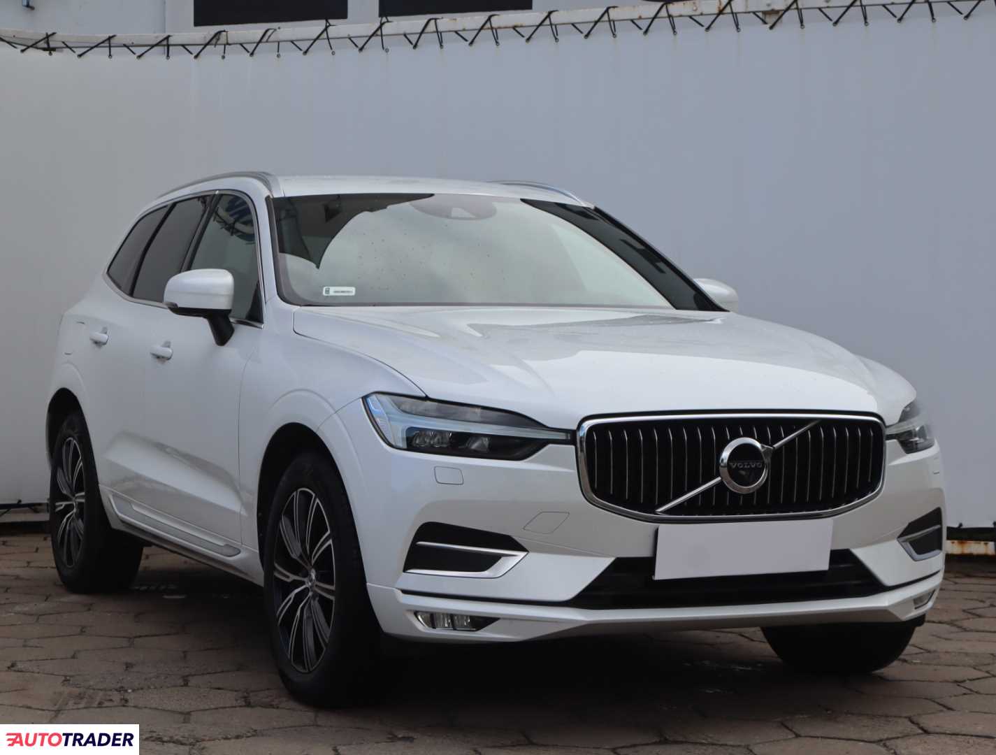 Volvo XC60 2021 2.0 194 KM