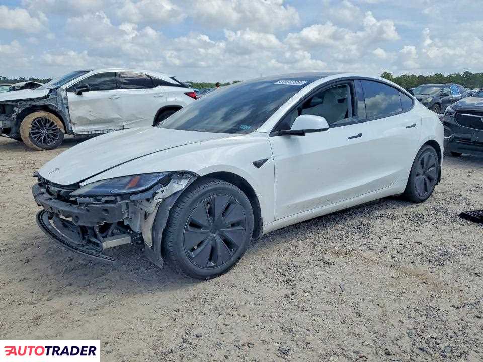 Tesla Model 3 2024