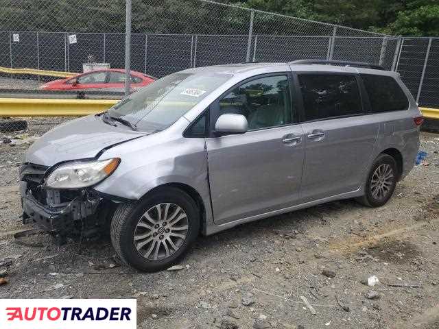 Toyota Sienna 2018 3