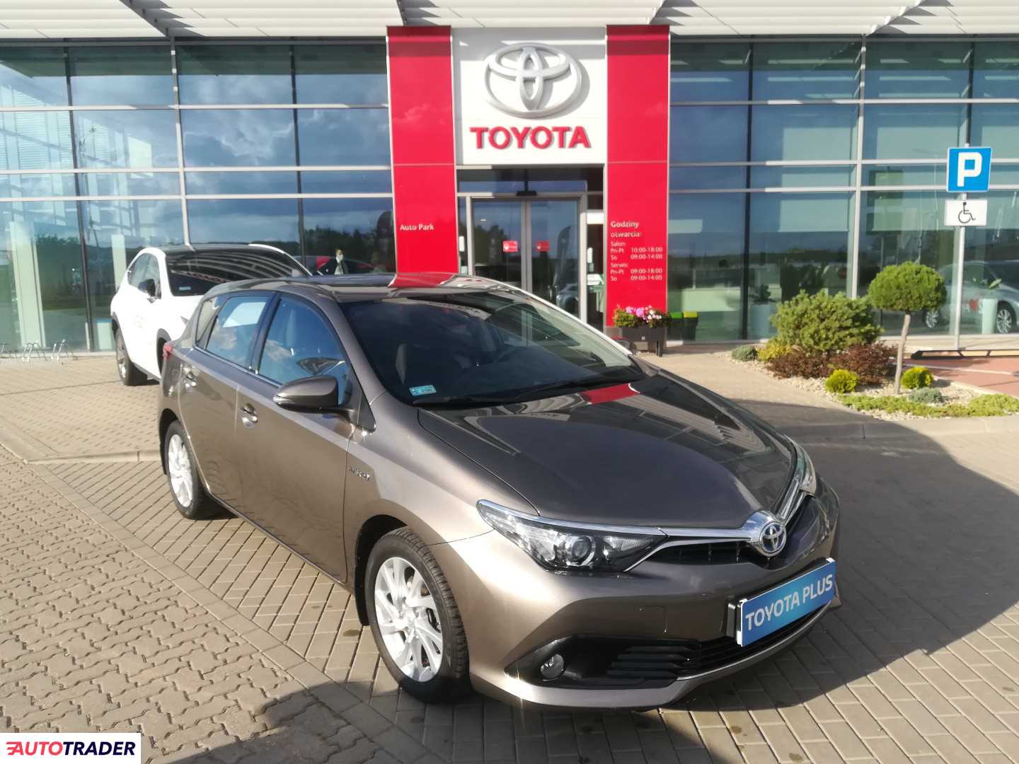 Toyota Auris 2016 1.8 135 KM Toyota Auris 2016 1.8 135 KM