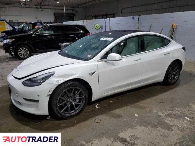 Tesla Model 3 benzyna 2020r. (CANDIA)