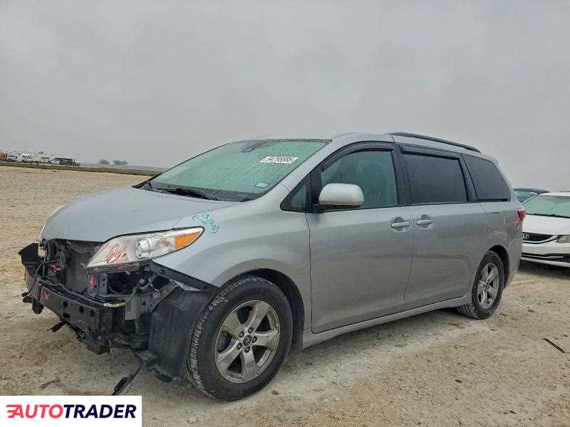 Toyota Sienna 2019 3