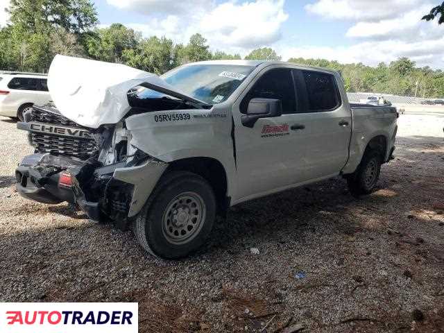 Chevrolet Silverado 4.0 benzyna 2021r. (Greenwell springs)